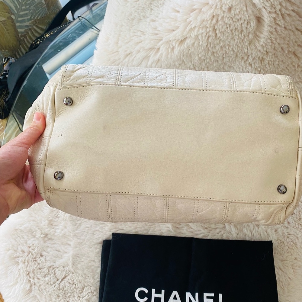 Pre loved Authentic Chanel tote - Picture 5 of 16